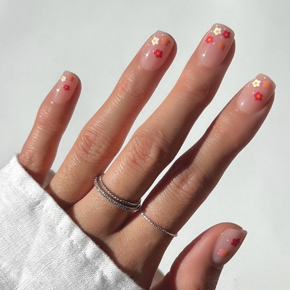 Glamnetic Pretty Bloom Floral Short Squoval Press-On Nails - Picture 4 of 4